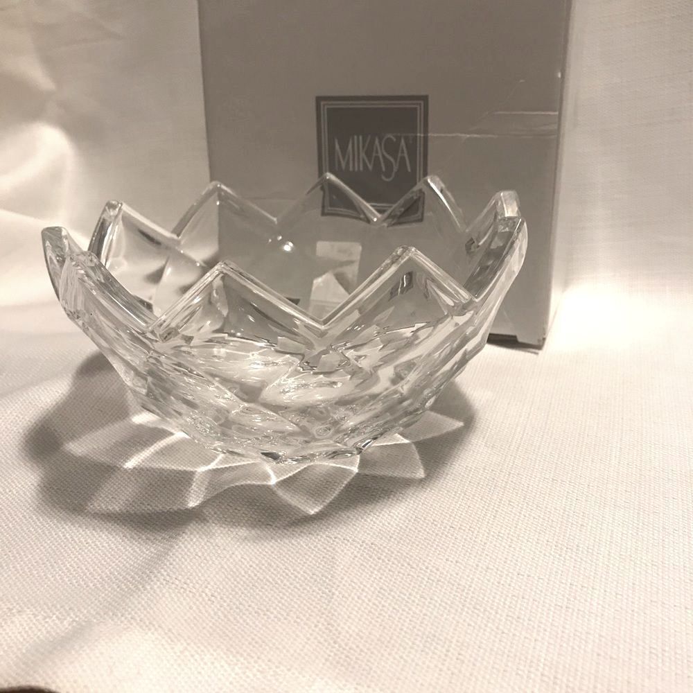 Vintage Mikasa Radcliff Crystal Bowl 6”